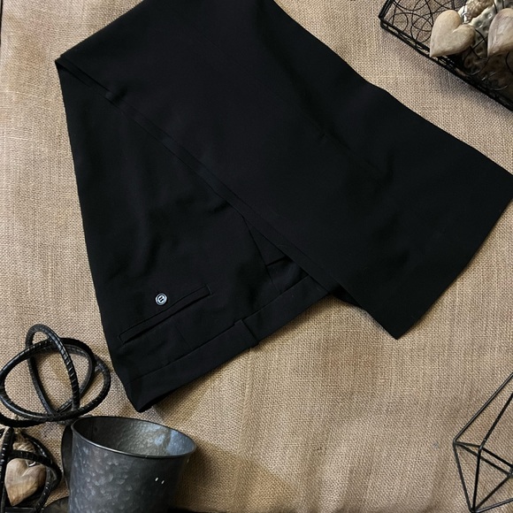 EUC The Limited Black Drew Fit Straight Leg Slacks. Size 8 - Picture 4 of 4
